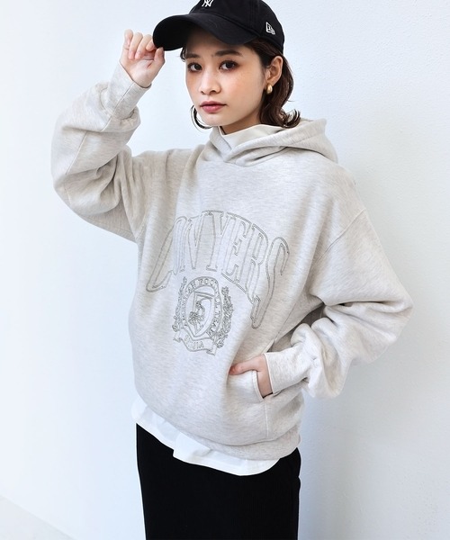 andme（アンドミー）の「裏起毛カレッジロゴ刺繍スウェットパーカー（パーカー・レディース・ブルー/ブラック/ボルドー/オートミール・M/L）」の19枚目の写真