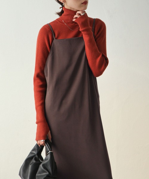 Chillfar(チルファー)の「ロングキャミワンピース(ワンピース・レディース・グレー/ブラック/カーキ/アイボリー/ダークブラウン・LARGE/MEDIUM)」の4枚目の写真