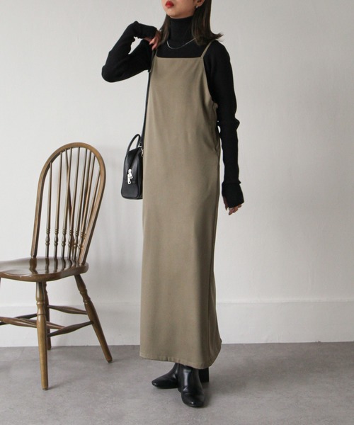 Chillfar(チルファー)の「ロングキャミワンピース(ワンピース・レディース・グレー/ブラック/カーキ/アイボリー/ダークブラウン・LARGE/MEDIUM)」の5枚目の写真