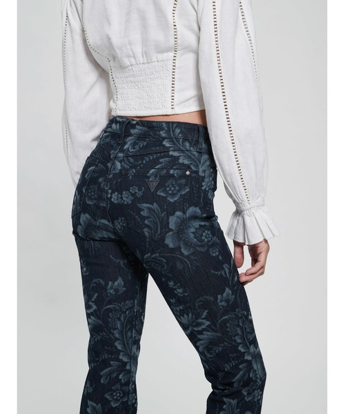 Guess（ゲス）の「Eco Adeline Floral High-Rise Flare Jeans（デニムパンツ・レディース・ブルー・25inch/26inch/27inch/24inch）」の7枚目の写真