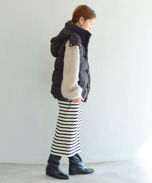 IENA（イエナ）の「ファインゲージフルニードルニットスカート（スカート・レディース・アイボリー/ブルー/ライトグレー・FREE）」の9枚目の写真