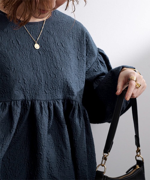 UR'S（ユアーズ）の「ふくれジャガードギャザーフレアトップス（Tシャツ/カットソー・レディース・ホワイト/ブラック/ダークネイビー・S/M/L）」の19枚目の写真