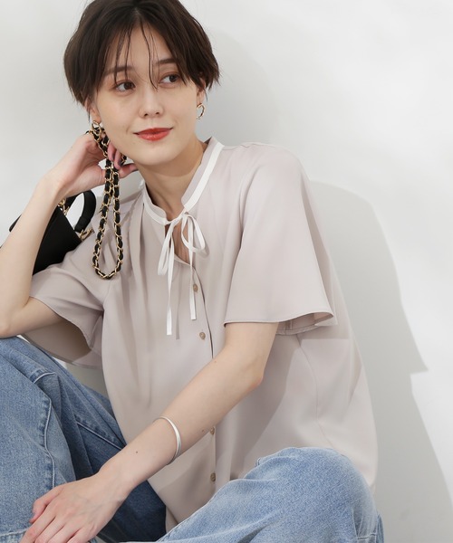 N.(N. Natural Beauty Basic)(エヌエヌナチュラルビューティーベーシック)の「◆バイカラーリボンブラウス(シャツ/ブラウス・レディース・ナチュラル/ライトベージュ/ドット/ライトグリーン・MEDIUM)」の1枚目の写真