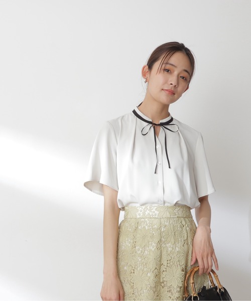 N.(N. Natural Beauty Basic)(エヌエヌナチュラルビューティーベーシック)の「◆バイカラーリボンブラウス(シャツ/ブラウス・レディース・ナチュラル/ライトベージュ/ドット/ライトグリーン・MEDIUM)」の11枚目の写真
