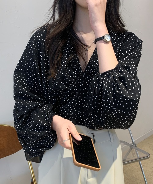 ABITOKYO（アビトーキョー）の「バックリボンドット柄Vネックブラウス（シャツ/ブラウス・レディース・ホワイト/ブラック・FREE）」の2枚目の写真