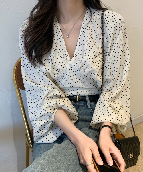 ABITOKYO（アビトーキョー）の「バックリボンドット柄Vネックブラウス（シャツ/ブラウス・レディース・ホワイト/ブラック・FREE）」の4枚目の写真