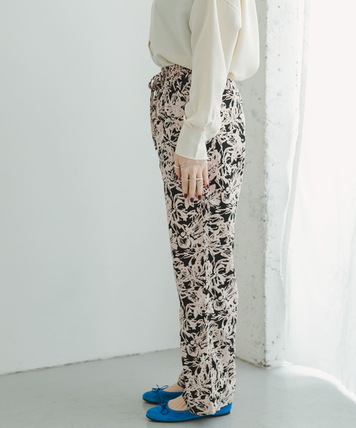 ITEMS URBANRESEARCH（アイテムズ アーバンリサーチ）の「ガライージーパンツ（その他パンツ・レディース・ブラック/グリーン/ブラック系その他/オフホワイト/ブラウン・FREE）」の7枚目の写真