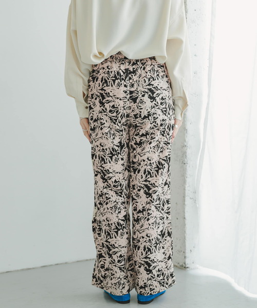 ITEMS URBANRESEARCH（アイテムズ アーバンリサーチ）の「ガライージーパンツ（その他パンツ・レディース・ブラック/グリーン/ブラック系その他/オフホワイト/ブラウン・FREE）」の8枚目の写真