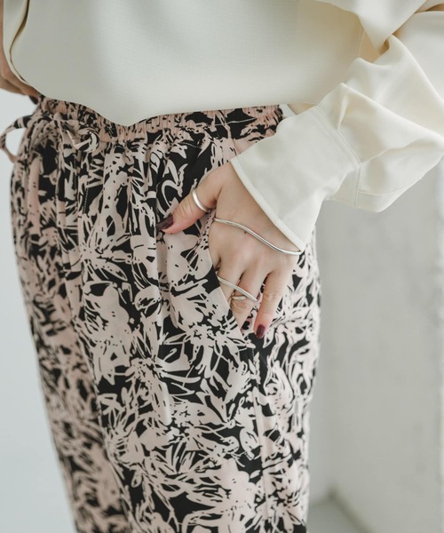 ITEMS URBANRESEARCH（アイテムズ アーバンリサーチ）の「ガライージーパンツ（その他パンツ・レディース・ブラック/グリーン/ブラック系その他/オフホワイト/ブラウン・FREE）」の10枚目の写真