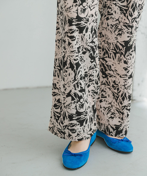 ITEMS URBANRESEARCH（アイテムズ アーバンリサーチ）の「ガライージーパンツ（その他パンツ・レディース・ブラック/グリーン/ブラック系その他/オフホワイト/ブラウン・FREE）」の11枚目の写真