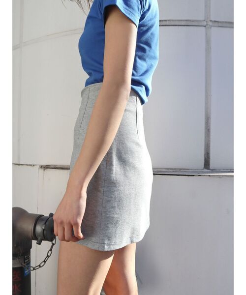 EMODA（エモダ）の「カーブウエストミニスカート（スカート・レディース・ブラック/グレー/ベージュ・SMALL/MEDIUM）」の22枚目の写真