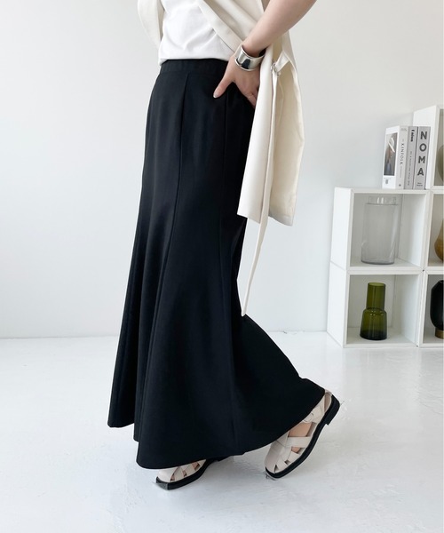 Meli rich（メリーリッチ）の「リネンライクマーメイドスカート（スカート・レディース・ブラウン/ブラック/カーキ/アイボリー/グレイッシュベージュ・MEDIUM）」の3枚目の写真