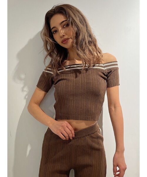 GYDA（ジェイダ）の「【SET着用可】2WAYオフショルラインニットTOPS（ニット/セーター・レディース・ブラウン/ピンク/ブラック・FREE）」の4枚目の写真