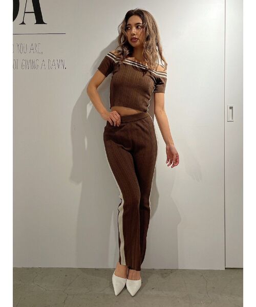 GYDA（ジェイダ）の「【SET着用可】2WAYオフショルラインニットTOPS（ニット/セーター・レディース・ブラウン/ピンク/ブラック・FREE）」の12枚目の写真