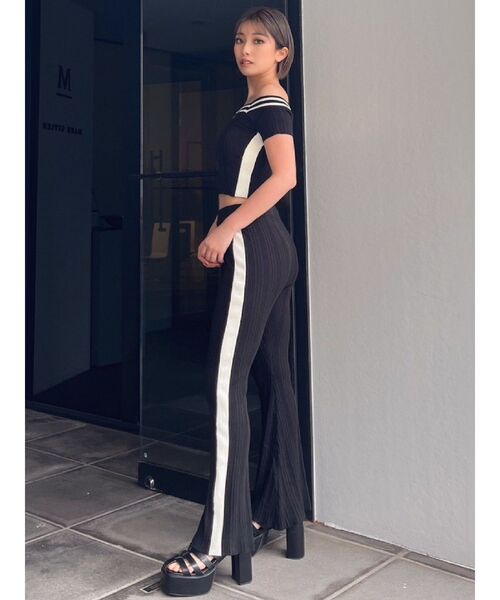 GYDA（ジェイダ）の「【SET着用可】2WAYオフショルラインニットTOPS（ニット/セーター・レディース・ブラウン/ピンク/ブラック・FREE）」の16枚目の写真