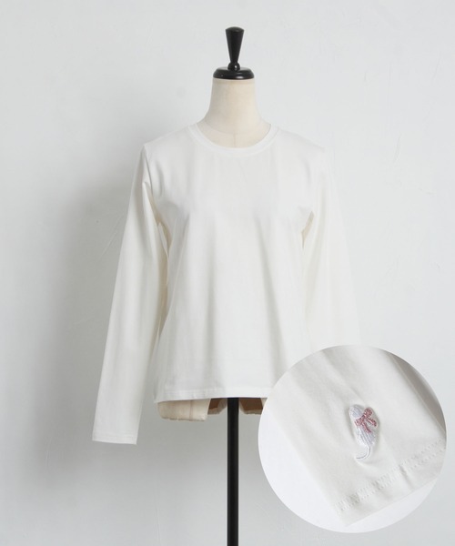 tocco closet(トッコ クローゼット)の「袖口ワンポイント刺繍ボディケアカットソー(Tシャツ/カットソー・レディース・イエロー/ホワイト系4/ブラック系1/ブラック系3/ピンク/ホワイト系1/ホワイト系2/グレイッシュブルー/ホワイト系3/ブラック系2/ブラック系4/チャコールグレー・M)」の5枚目の写真