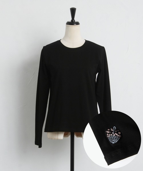 tocco closet(トッコ クローゼット)の「袖口ワンポイント刺繍ボディケアカットソー(Tシャツ/カットソー・レディース・イエロー/ホワイト系4/ブラック系1/ブラック系3/ピンク/ホワイト系1/ホワイト系2/グレイッシュブルー/ホワイト系3/ブラック系2/ブラック系4/チャコールグレー・M)」の7枚目の写真
