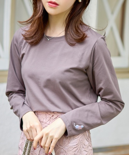 tocco closet(トッコ クローゼット)の「袖口ワンポイント刺繍ボディケアカットソー(Tシャツ/カットソー・レディース・イエロー/ホワイト系4/ブラック系1/ブラック系3/ピンク/ホワイト系1/ホワイト系2/グレイッシュブルー/ホワイト系3/ブラック系2/ブラック系4/チャコールグレー・M)」の10枚目の写真