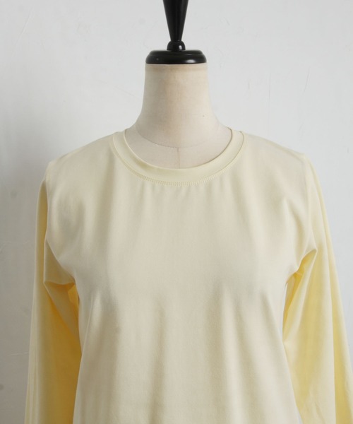 tocco closet(トッコ クローゼット)の「袖口ワンポイント刺繍ボディケアカットソー(Tシャツ/カットソー・レディース・イエロー/ホワイト系4/ブラック系1/ブラック系3/ピンク/ホワイト系1/ホワイト系2/グレイッシュブルー/ホワイト系3/ブラック系2/ブラック系4/チャコールグレー・M)」の18枚目の写真