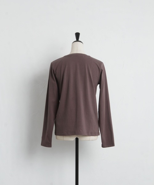 tocco closet(トッコ クローゼット)の「袖口ワンポイント刺繍ボディケアカットソー(Tシャツ/カットソー・レディース・イエロー/ホワイト系4/ブラック系1/ブラック系3/ピンク/ホワイト系1/ホワイト系2/グレイッシュブルー/ホワイト系3/ブラック系2/ブラック系4/チャコールグレー・M)」の22枚目の写真