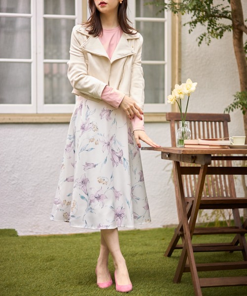 tocco closet(トッコ クローゼット)の「袖口ワンポイント刺繍ボディケアカットソー(Tシャツ/カットソー・レディース・イエロー/ホワイト系4/ブラック系1/ブラック系3/ピンク/ホワイト系1/ホワイト系2/グレイッシュブルー/ホワイト系3/ブラック系2/ブラック系4/チャコールグレー・M)」の15枚目の写真