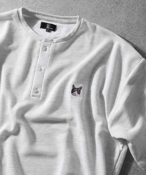 ZIP FIVE(ジップファイブ)の「【ZIP FIVE】 ドライワッフル ビッグシルエット クルー & ヘンリー ワンポイント 動物 刺繍 半袖 Tシャツ 猫 / キツネ(Tシャツ/カットソー・レディース・オートミール/チャコール/イエロー/ベージュ/ブラック系/イエロー系/ブルー系/イエロー系1/ベージュ系/アイボリー系1/グレー系1/ブラック系1/ベージュ系2/アイボリー/ブラック/ホワイト系/ホワイト系1/アイボリー系2/ホワイト系2/アイボリー系/ベージュ系1/ブラック系2/イエロー系2/ブルー系2・MEDIUM/LARGE)」の19枚目の写真