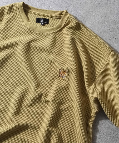 ZIP FIVE(ジップファイブ)の「【ZIP FIVE】 ドライワッフル ビッグシルエット クルー & ヘンリー ワンポイント 動物 刺繍 半袖 Tシャツ 猫 / キツネ(Tシャツ/カットソー・レディース・オートミール/チャコール/イエロー/ベージュ/ブラック系/イエロー系/ブルー系/イエロー系1/ベージュ系/アイボリー系1/グレー系1/ブラック系1/ベージュ系2/アイボリー/ブラック/ホワイト系/ホワイト系1/アイボリー系2/ホワイト系2/アイボリー系/ベージュ系1/ブラック系2/イエロー系2/ブルー系2・MEDIUM/LARGE)」の1枚目の写真