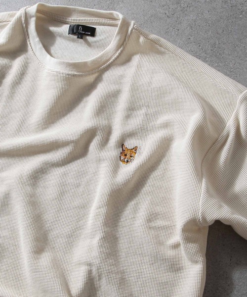 ZIP FIVE(ジップファイブ)の「【ZIP FIVE】 ドライワッフル ビッグシルエット クルー & ヘンリー ワンポイント 動物 刺繍 半袖 Tシャツ 猫 / キツネ(Tシャツ/カットソー・レディース・オートミール/チャコール/イエロー/ベージュ/ブラック系/イエロー系/ブルー系/イエロー系1/ベージュ系/アイボリー系1/グレー系1/ブラック系1/ベージュ系2/アイボリー/ブラック/ホワイト系/ホワイト系1/アイボリー系2/ホワイト系2/アイボリー系/ベージュ系1/ブラック系2/イエロー系2/ブルー系2・MEDIUM/LARGE)」の2枚目の写真