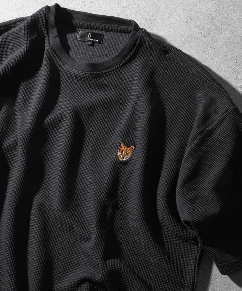 ZIP FIVE(ジップファイブ)の「【ZIP FIVE】 ドライワッフル ビッグシルエット クルー & ヘンリー ワンポイント 動物 刺繍 半袖 Tシャツ 猫 / キツネ(Tシャツ/カットソー・レディース・オートミール/チャコール/イエロー/ベージュ/ブラック系/イエロー系/ブルー系/イエロー系1/ベージュ系/アイボリー系1/グレー系1/ブラック系1/ベージュ系2/アイボリー/ブラック/ホワイト系/ホワイト系1/アイボリー系2/ホワイト系2/アイボリー系/ベージュ系1/ブラック系2/イエロー系2/ブルー系2・MEDIUM/LARGE)」の6枚目の写真