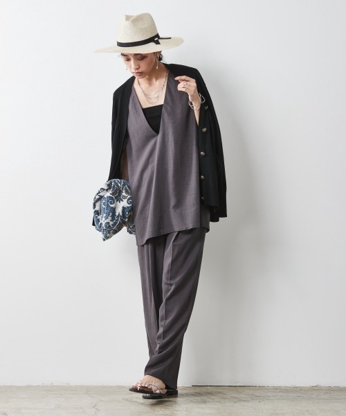 CHIC STYLE(シックスタイル)の「<大きいサイズ>レーヨン麻Vネックノースリーブチュニックブラウス シックスタイル(シャツ/ブラウス・レディース・ベージュ/チャコール・5L/L/4L/LL/3L)」の12枚目の写真
