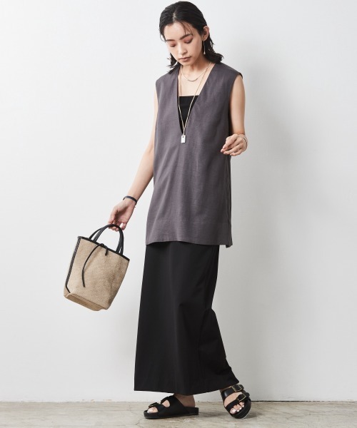 CHIC STYLE(シックスタイル)の「<大きいサイズ>レーヨン麻Vネックノースリーブチュニックブラウス シックスタイル(シャツ/ブラウス・レディース・ベージュ/チャコール・5L/L/4L/LL/3L)」の8枚目の写真