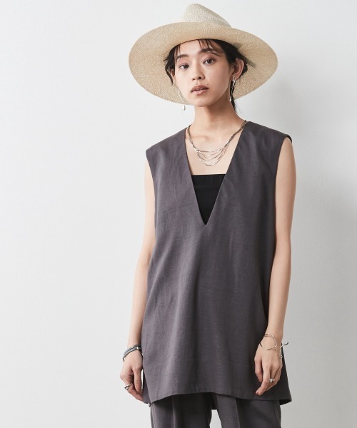 CHIC STYLE(シックスタイル)の「<大きいサイズ>レーヨン麻Vネックノースリーブチュニックブラウス シックスタイル(シャツ/ブラウス・レディース・ベージュ/チャコール・5L/L/4L/LL/3L)」の18枚目の写真
