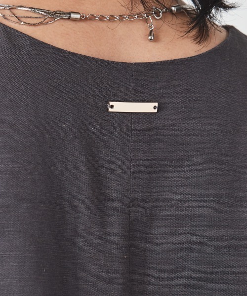 CHIC STYLE(シックスタイル)の「<大きいサイズ>レーヨン麻Vネックノースリーブチュニックブラウス シックスタイル(シャツ/ブラウス・レディース・ベージュ/チャコール・5L/L/4L/LL/3L)」の14枚目の写真