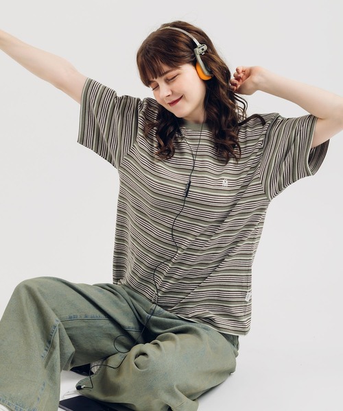 MUHET(ミュエータ)の「マルチボーダーTシャツ(Tシャツ/カットソー・レディース・ネイビー/カーキ・MEDIUM/X-LARGE)」の2枚目の写真