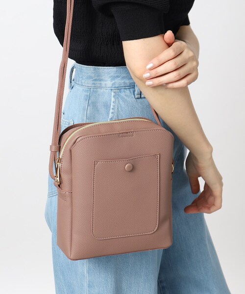 grove（グローブ）の「◆スクエアフォルムのトレンドのシンプルコンパクトショルダー（ショルダーバッグ・レディース・ブラック/ライトグレー/ピンク系/ベージュ系その他7/ブルー/レッド系1・00）」の5枚目の写真