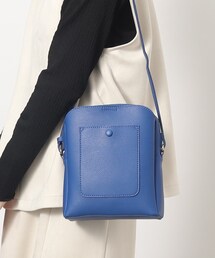 ◆スクエアフォルムのトレンドのシンプルコンパクトショルダー