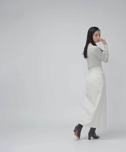 NATURAL BEAUTY BASIC（ナチュラルビューティーベーシック）の「◇ハイウエストデニムナロースカート（デニムスカート・レディース・ネイビー/オフホワイト・SMALL/MEDIUM）」の9枚目の写真