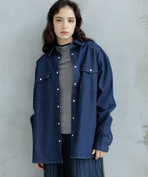 LAKOLE（ラコレ）の「デニムウエスタンBIGシャツ / 975966（シャツ/ブラウス・レディース・ブラック/ネイビー/ブルー・SMALL/MEDIUM）」の3枚目の写真
