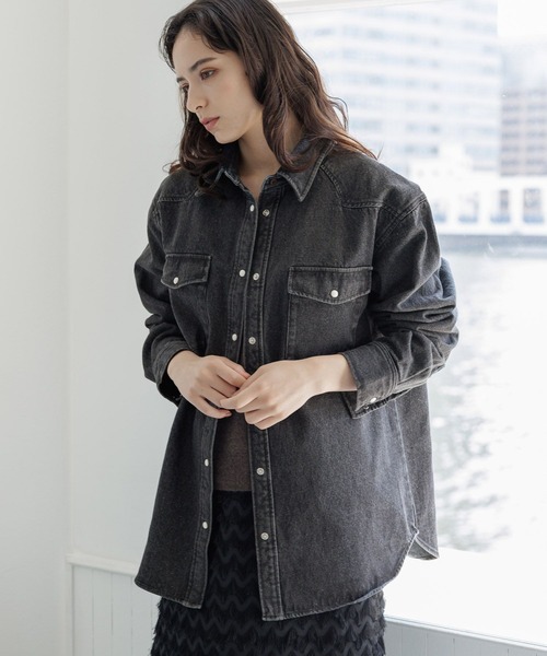 LAKOLE（ラコレ）の「デニムウエスタンBIGシャツ / 975966（シャツ/ブラウス・レディース・ブラック/ネイビー/ブルー・SMALL/MEDIUM）」の6枚目の写真