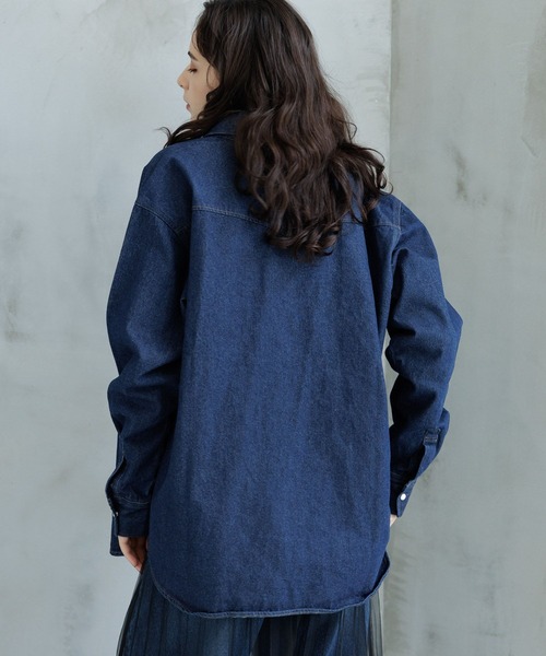 LAKOLE（ラコレ）の「デニムウエスタンBIGシャツ / 975966（シャツ/ブラウス・レディース・ブラック/ネイビー/ブルー・SMALL/MEDIUM）」の13枚目の写真
