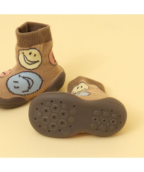 BREEZE(ブリーズ)の「総柄ベビーソックスブーティー(ベビーシューズ/ベビーソックス・キッズ・ベージュ/その他3/キャメル/アイボリー・12.5/11.5)」の7枚目の写真