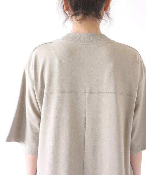 zootie（ズーティー）の「【見た目はON、着心地はOFF。】こなれリラックス 半袖ハイネックワンピース（ワンピース・レディース・ブラウン/オフホワイト/ブルー/ブラック×ホワイト/ブラック/グレイッシュベージュ/ダークブラウン/ネイビー/杢グレー/ダークグリーン・M）」の15枚目の写真