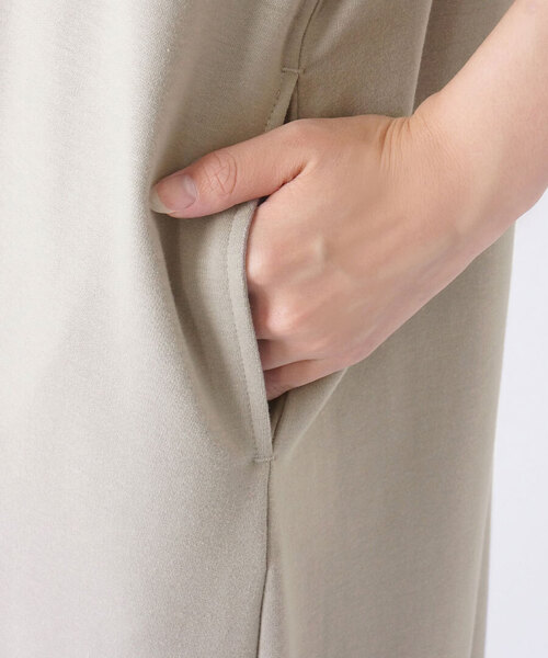 zootie（ズーティー）の「【見た目はON、着心地はOFF。】こなれリラックス 半袖ハイネックワンピース（ワンピース・レディース・ブラウン/オフホワイト/ブルー/ブラック×ホワイト/ブラック/グレイッシュベージュ/ダークブラウン/ネイビー/杢グレー/ダークグリーン・M）」の16枚目の写真