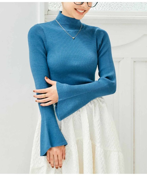 CHILLE（チル）の「ハイネックベルスリーブニットトップス（ニット/セーター・レディース・ブラック/グレイッシュベージュ/ブルーグリーン/レッド・FREE）」の3枚目の写真