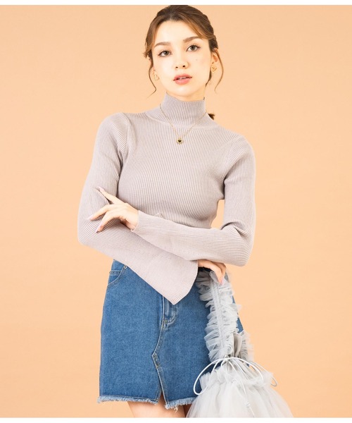 CHILLE（チル）の「ハイネックベルスリーブニットトップス（ニット/セーター・レディース・ブラック/グレイッシュベージュ/ブルーグリーン/レッド・FREE）」の5枚目の写真