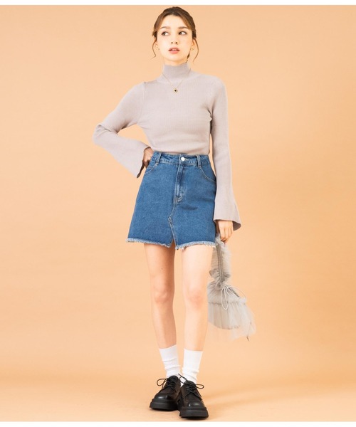 CHILLE（チル）の「ハイネックベルスリーブニットトップス（ニット/セーター・レディース・ブラック/グレイッシュベージュ/ブルーグリーン/レッド・FREE）」の10枚目の写真