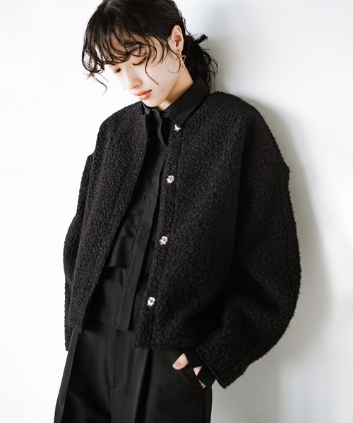 haco!（ハコ）の「ワントーンコーデも決まる！あったかくって、かっこいいショートジャケット（ノーカラージャケット・レディース・アイボリー/ブラック・SMALL/X-LARGE/LARGE/MEDIUM）」の2枚目の写真