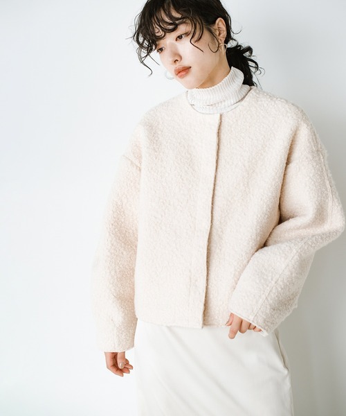 haco!（ハコ）の「ワントーンコーデも決まる！あったかくって、かっこいいショートジャケット（ノーカラージャケット・レディース・アイボリー/ブラック・SMALL/X-LARGE/LARGE/MEDIUM）」の5枚目の写真