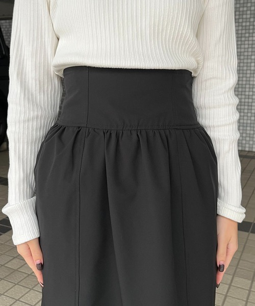CAPRICIEUX LE'MAGE(カプリシューレマージュ)の「ハイウエストコクーンスカート(スカート・レディース・ブラック/ベージュ・36/38)」の9枚目の写真