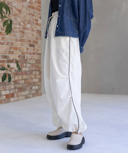 LEPSIM(レプシィム)の「ラインパラシュートパンツ 987521(その他パンツ・レディース・オレンジ/アイボリー/ブラック/グレー・FREE)」の2枚目の写真